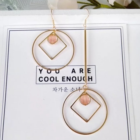 Fashion Geometric Earrings - Picture 2 of 3